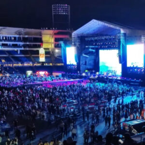 El público del Estadio Pascual Guerrero disfrutando de uno de los artistas.